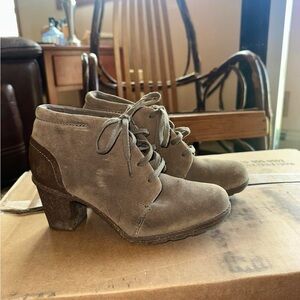 Clarks Women's Lace Up Suede Boots - Taupe